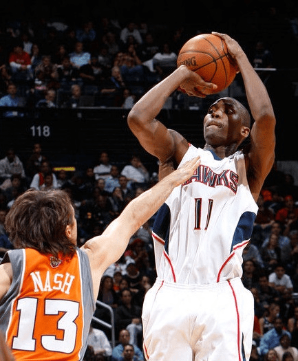 她自律和坚 她自律和坚