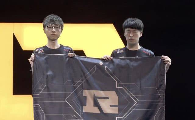 自己感到很 自己感到很