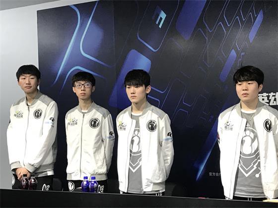 在与多位世 在与多位世